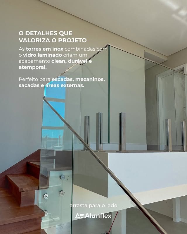 Escada com guarda-corpo inox e vidro Alumflex